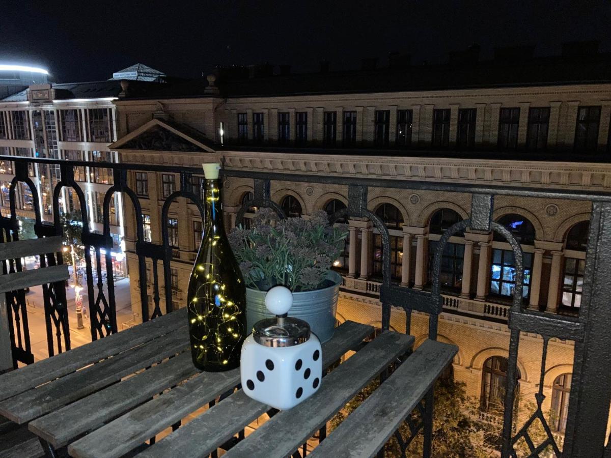 Astoria Balcony *