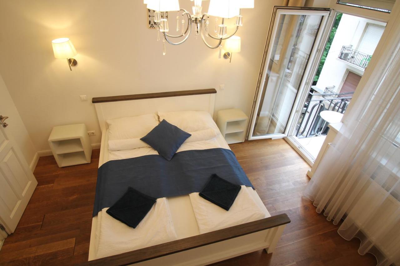 Apartment Fashion Street Boutique