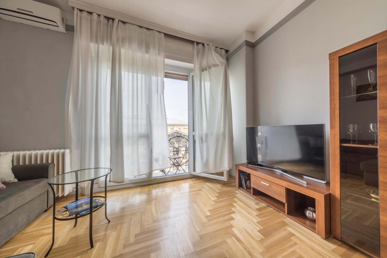 Astoria Balcony