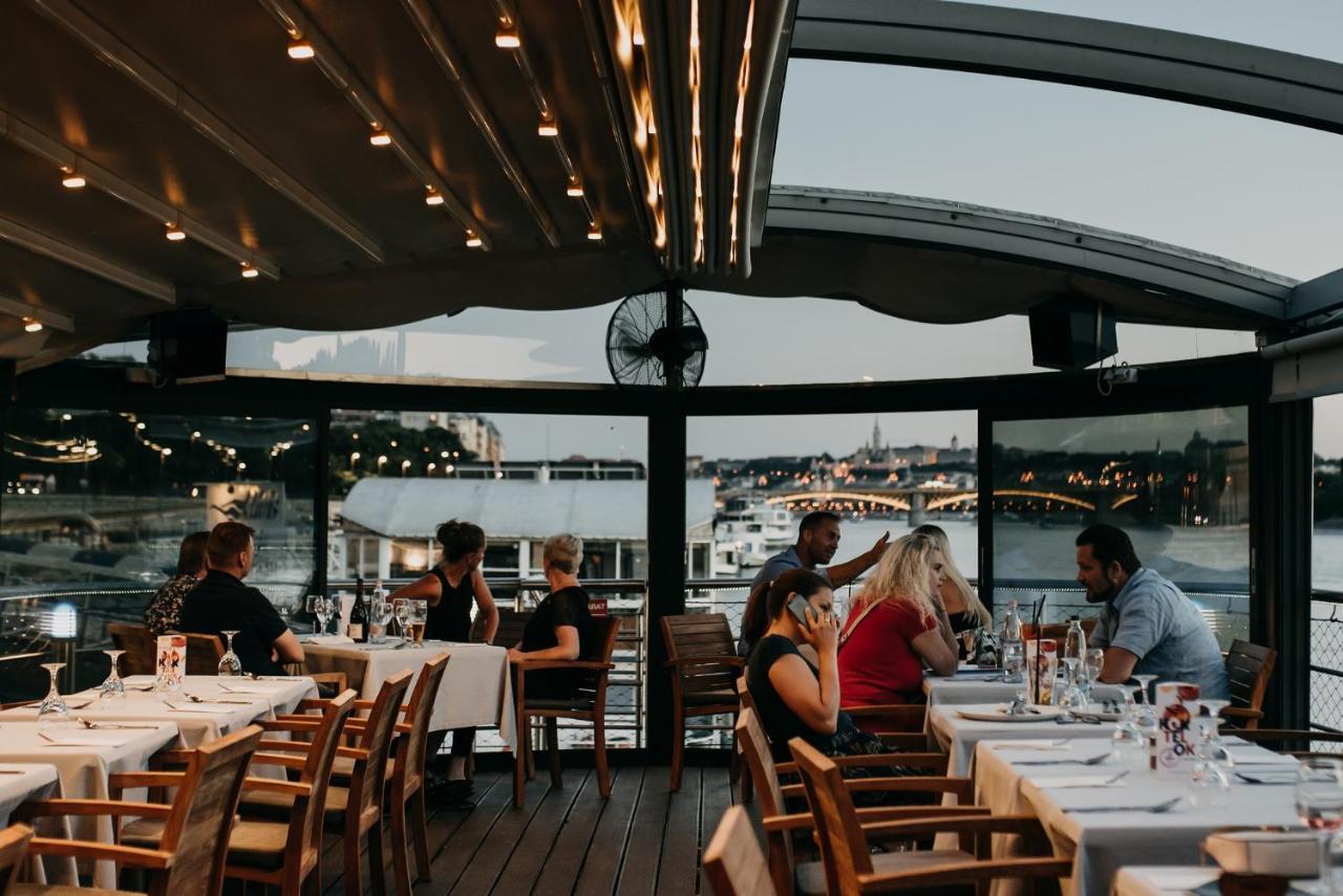 Apartment Vogue Boat *