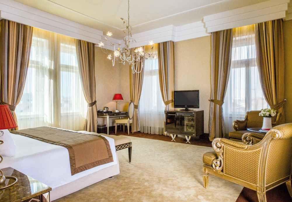 Anantara New York Palace - A Leading Of The World
