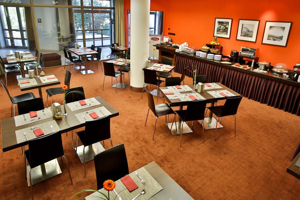 Aparthotel Adina 4*