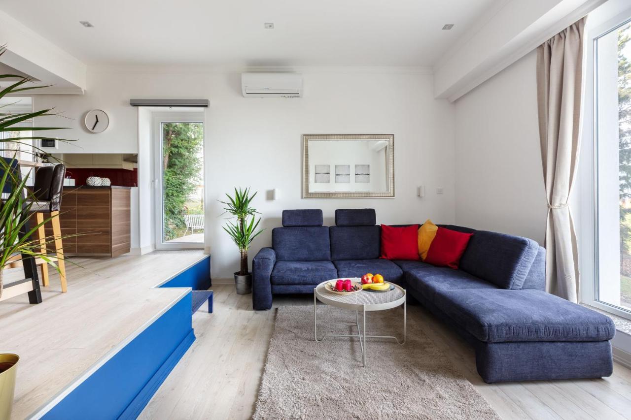 Panoramic Comfort In The Luxurious District!
