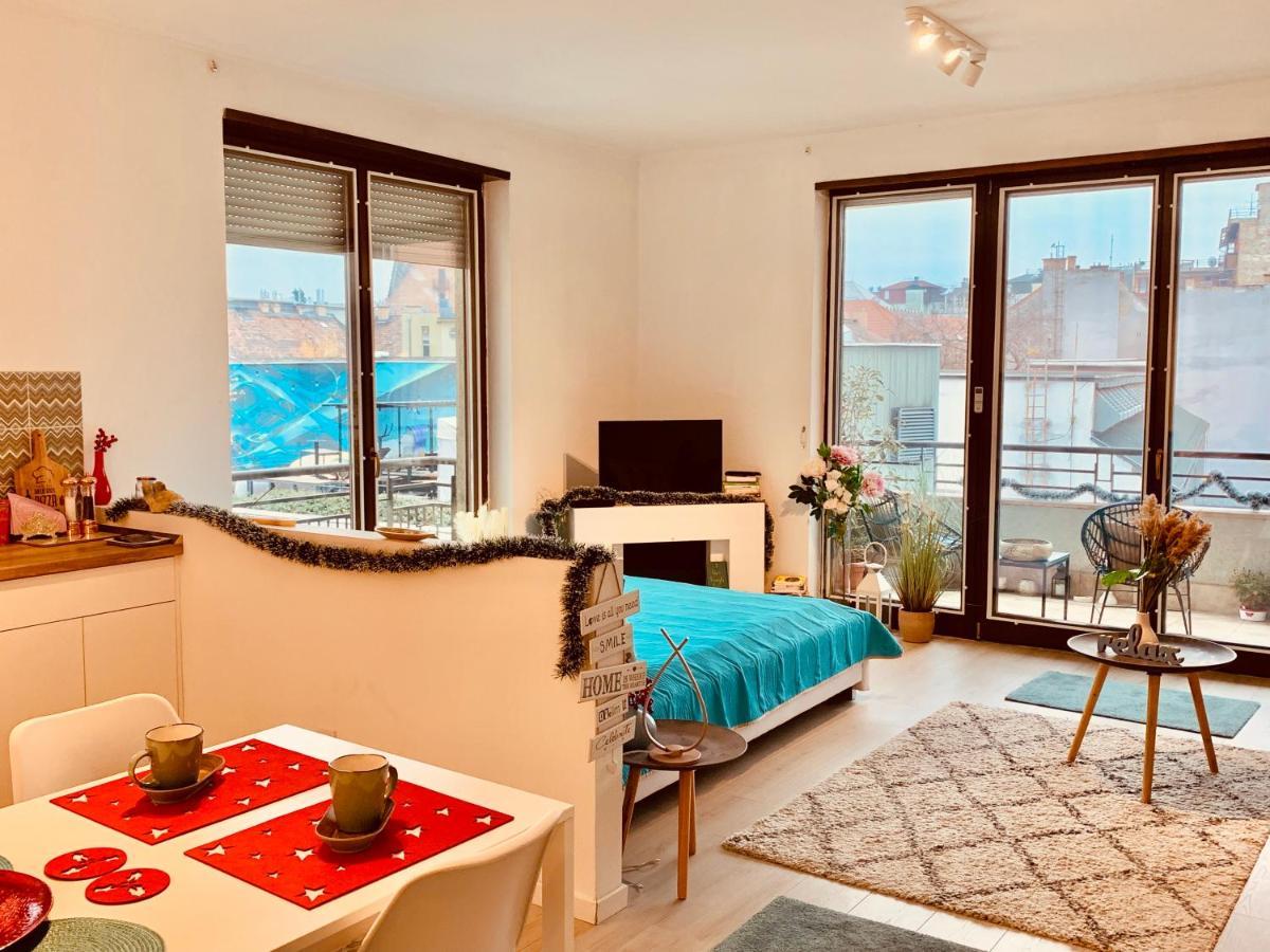 Sunny Deluxe Apt. & Terrace * Budapest