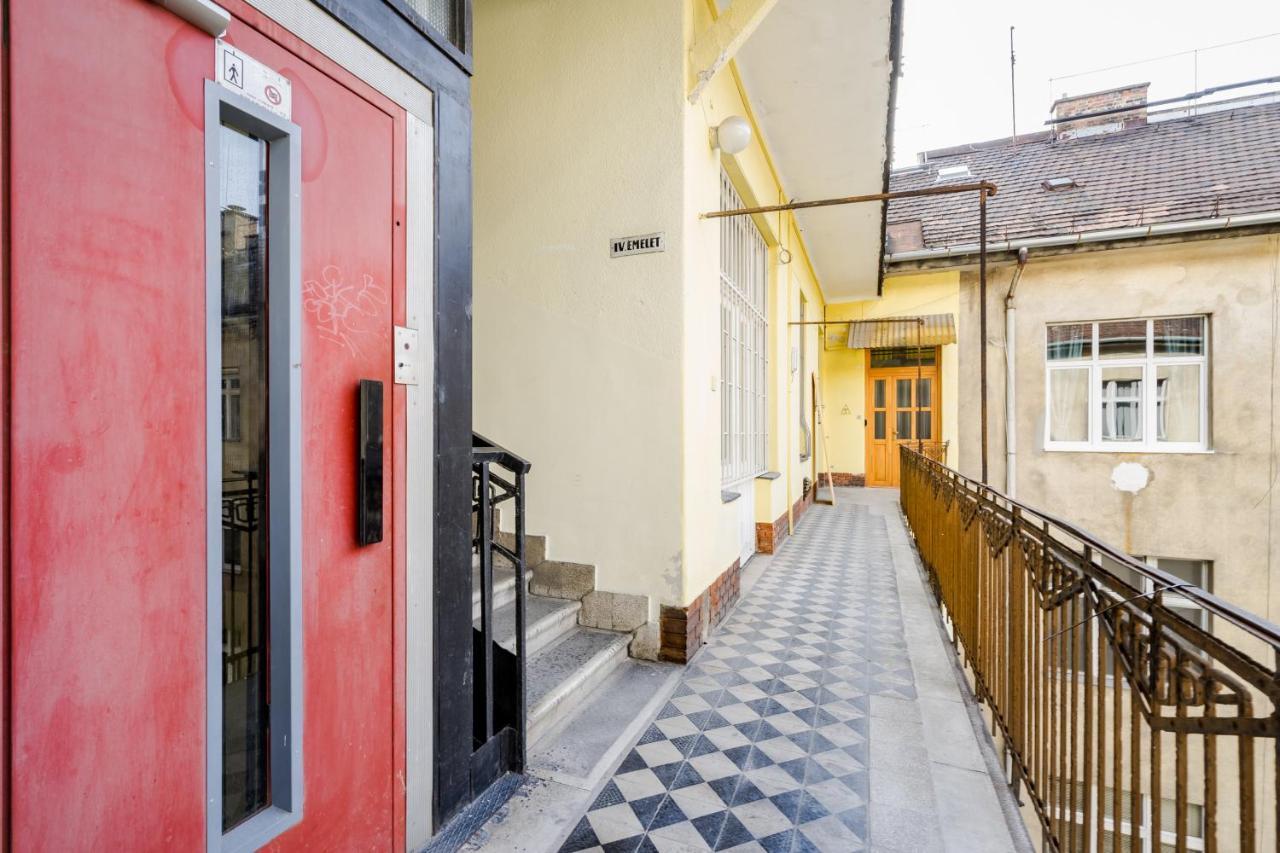Bpr Blooming Design With A/c * Budapest