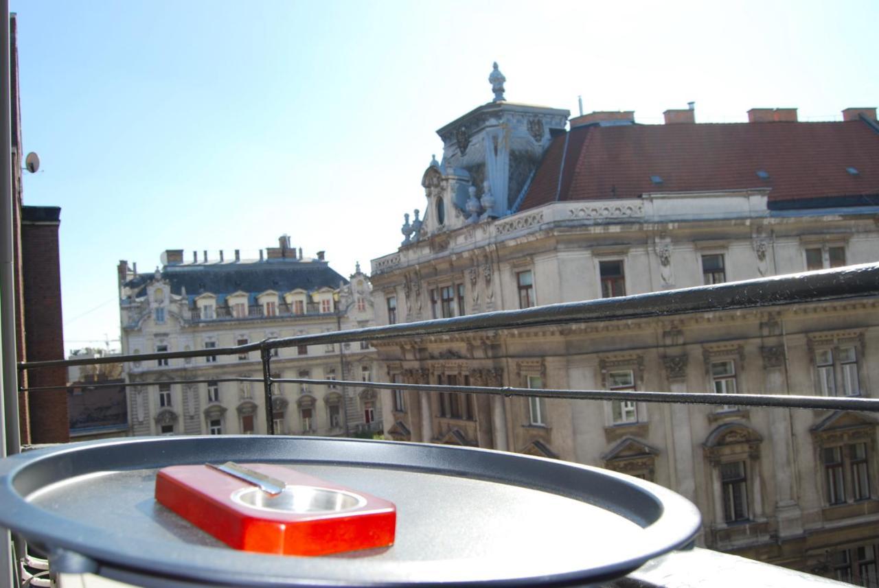 Luxurious With Balconies In Downtown Bp Apartamento Budapest