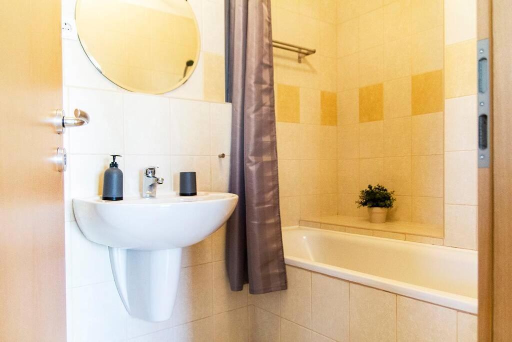 Apartment Vip Mini Resort,private Parking & Balcony