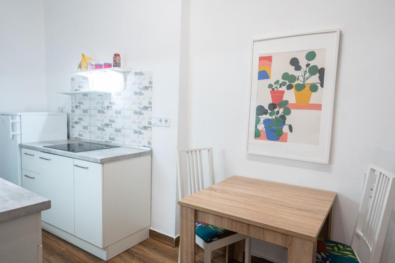 Cozy & Quiet Near Kiraly Street Free Parking, Ac, Perfect For 4 Guests! *