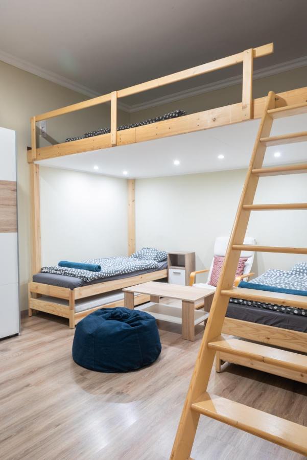 Cozy & Quiet Near Kiraly Street Free Parking, Ac, Perfect For 4 Guests! Budapest