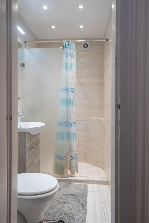 Cozy & Quiet Near Kiraly Street Free Parking, Ac, Perfect For 4 Guests! Apartment *