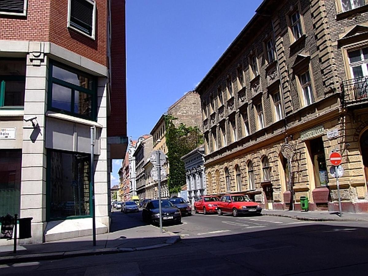 Cozy & Quiet Near Kiraly Street Free Parking, Ac, Perfect For 4 Guests! * Budapest
