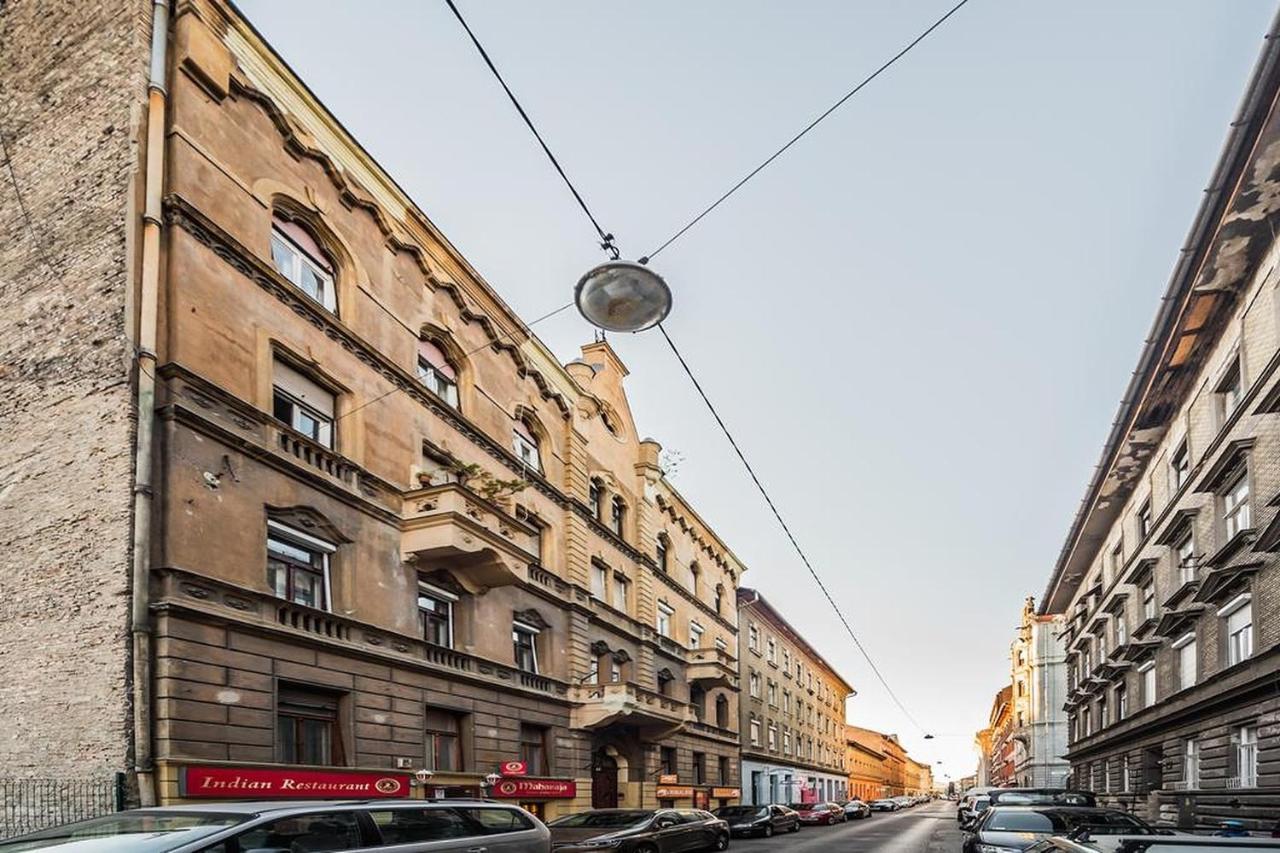 Cozy & Quiet Near Kiraly Street Free Parking, Ac, Perfect For 4 Guests! Budapest