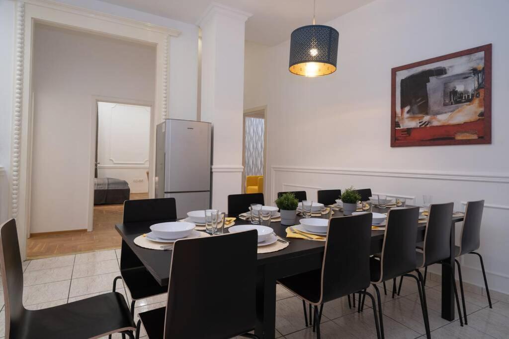 Located, 150 M2 5 Bedrooms Apt., Lejlighed Budapest
