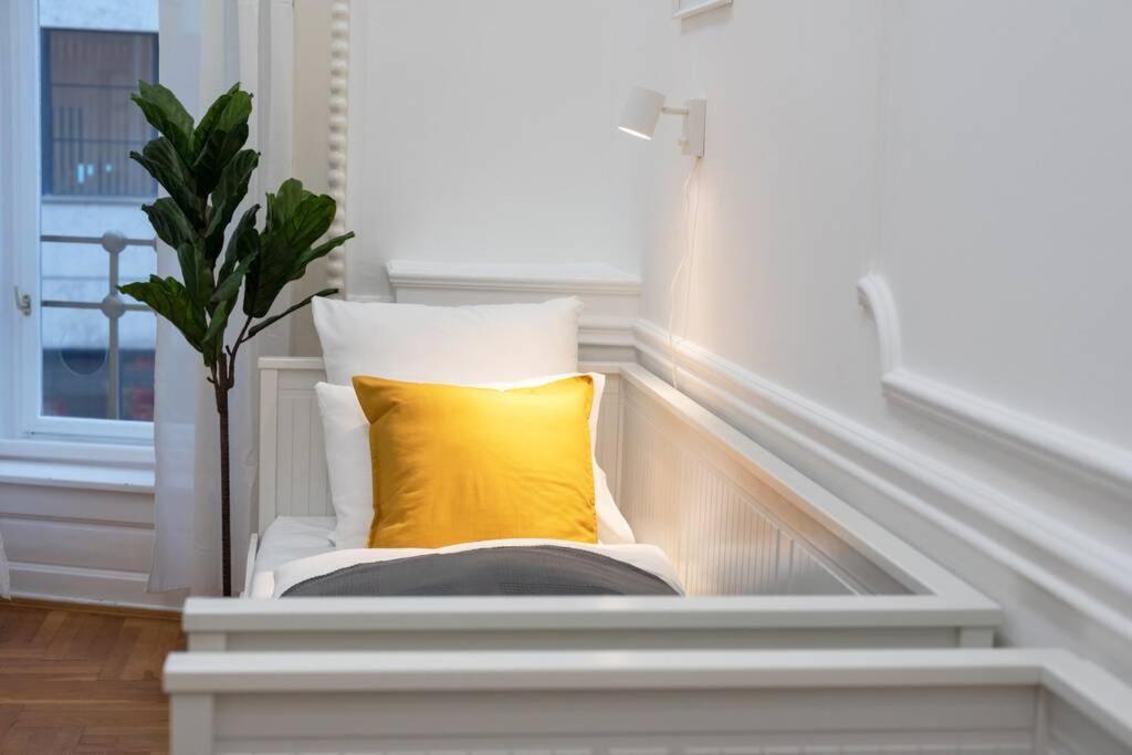 Located, 150 M2 5 Bedrooms Apt., Lejlighed Budapest