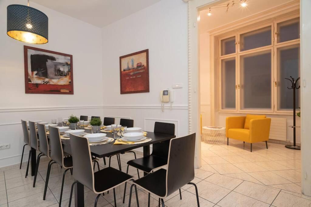 Lejlighed Located, 150 M2 5 Bedrooms Apt.,