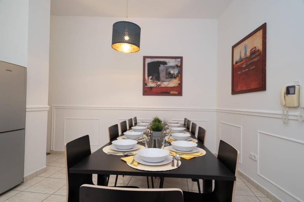 Located, 150 M2 5 Bedrooms Apt., * Budapest