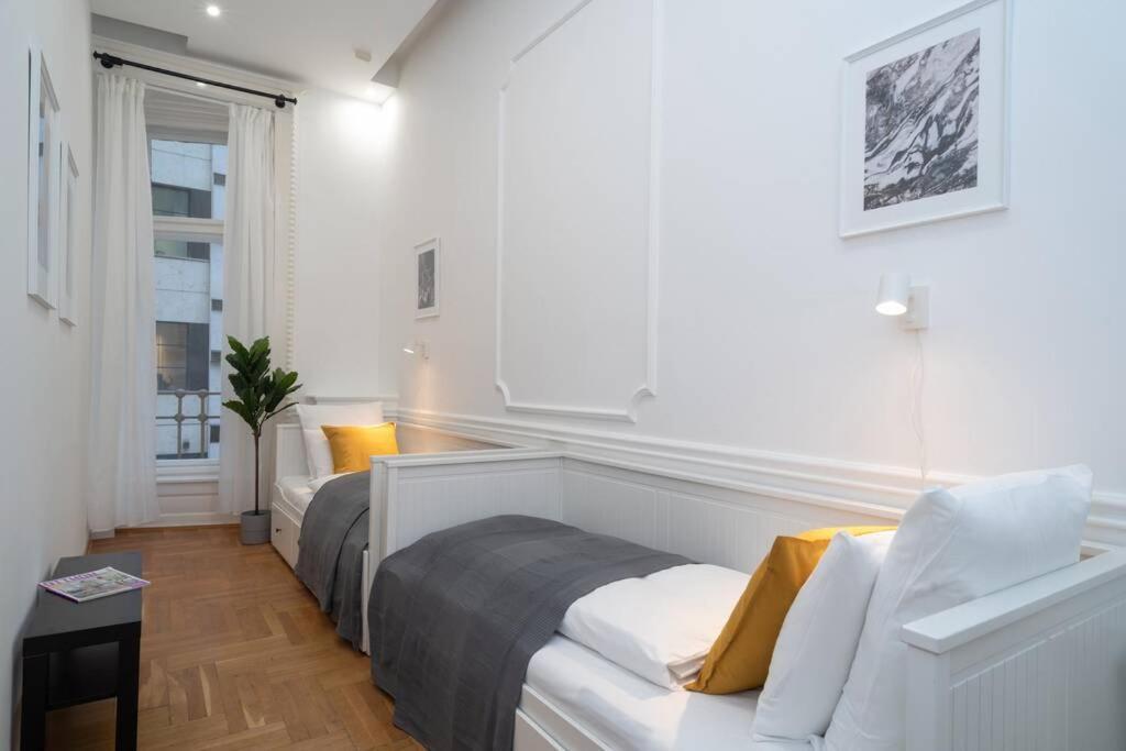 Lejlighed Located, 150 M2 5 Bedrooms Apt., Budapest
