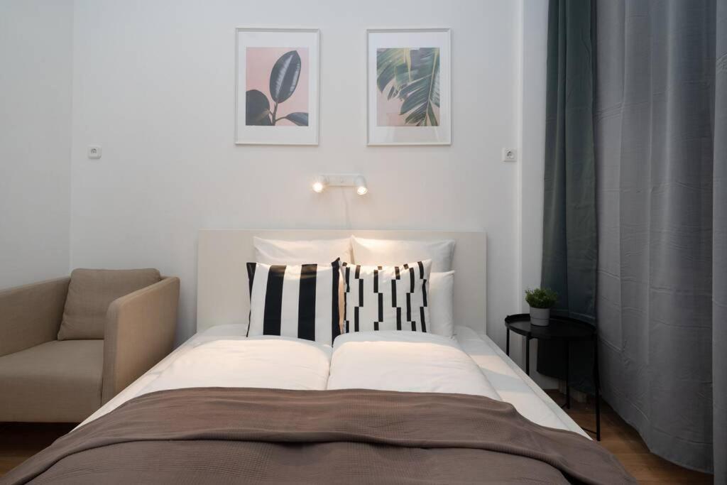 Located, 150 M2 5 Bedrooms Apt.,