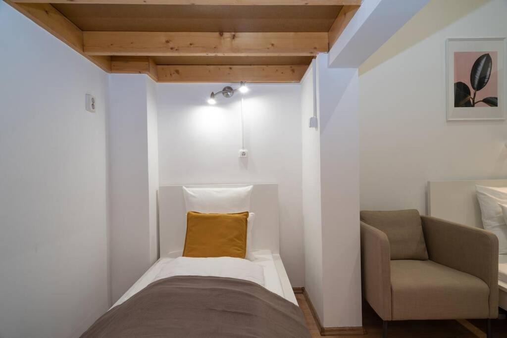 Lejlighed Located, 150 M2 5 Bedrooms Apt.,
