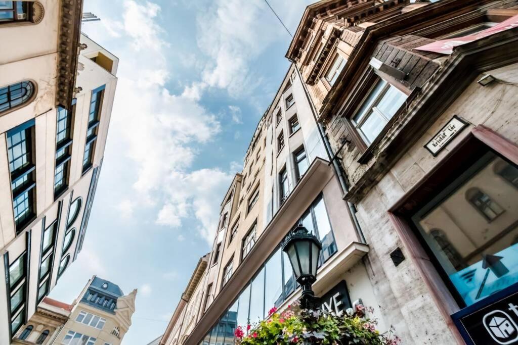 Lejlighed Located, 150 M2 5 Bedrooms Apt., *