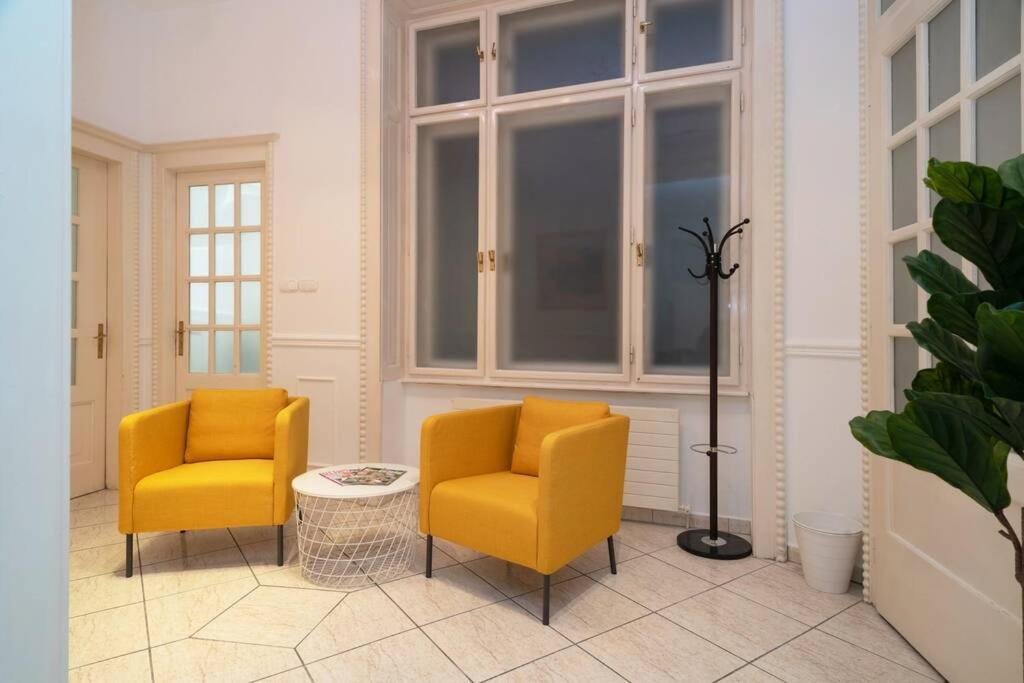 Located, 150 M2 5 Bedrooms Apt., Lejlighed Budapest