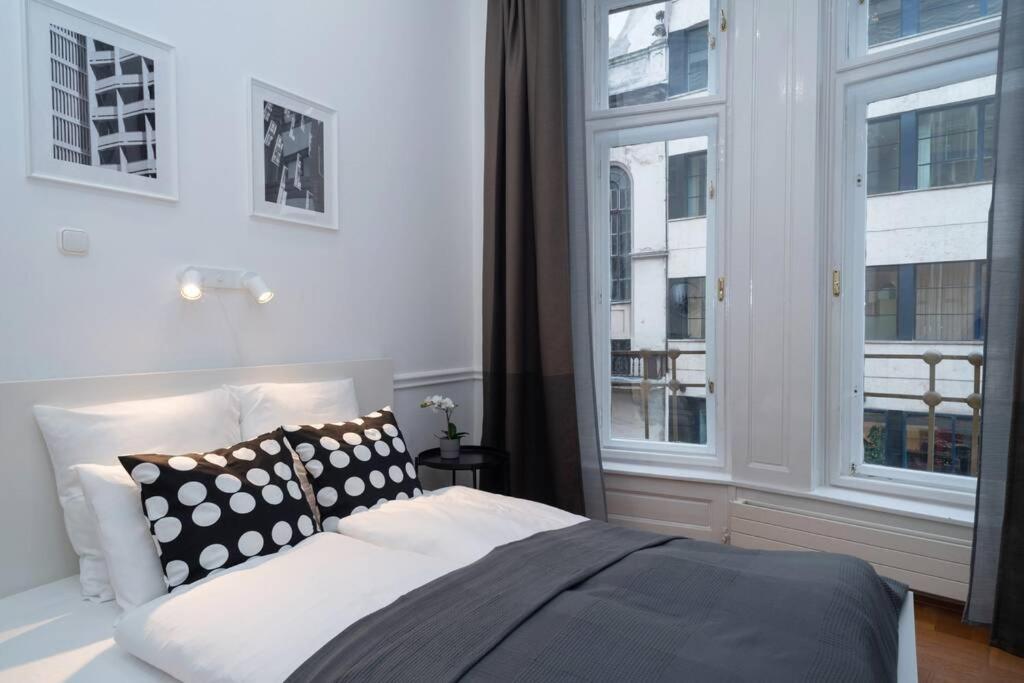 Located, 150 M2 5 Bedrooms Apt., *