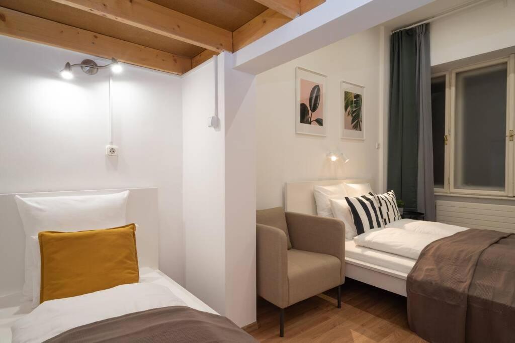 Located, 150 M2 5 Bedrooms Apt.,