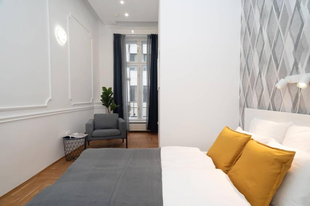 Lejlighed Located, 150 M2 5 Bedrooms Apt., Budapest