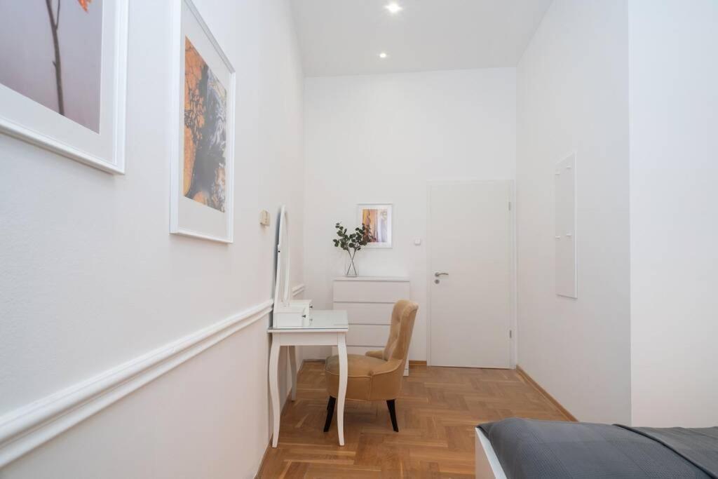 Located, 150 M2 5 Bedrooms Apt., Budapest