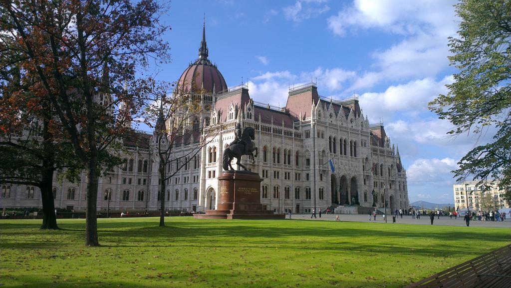 Garibaldi 5 & Budapest