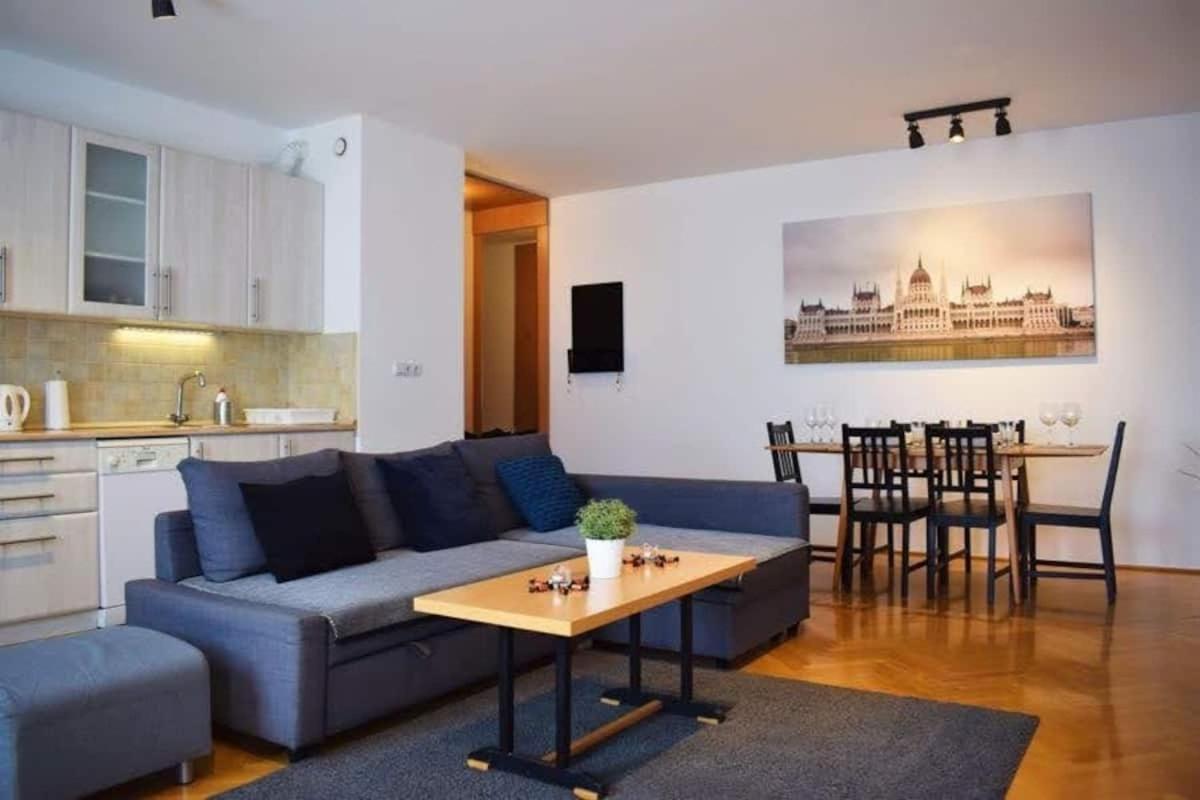 Apartment Cosy In Downtown With Free Garage Parking Budapest