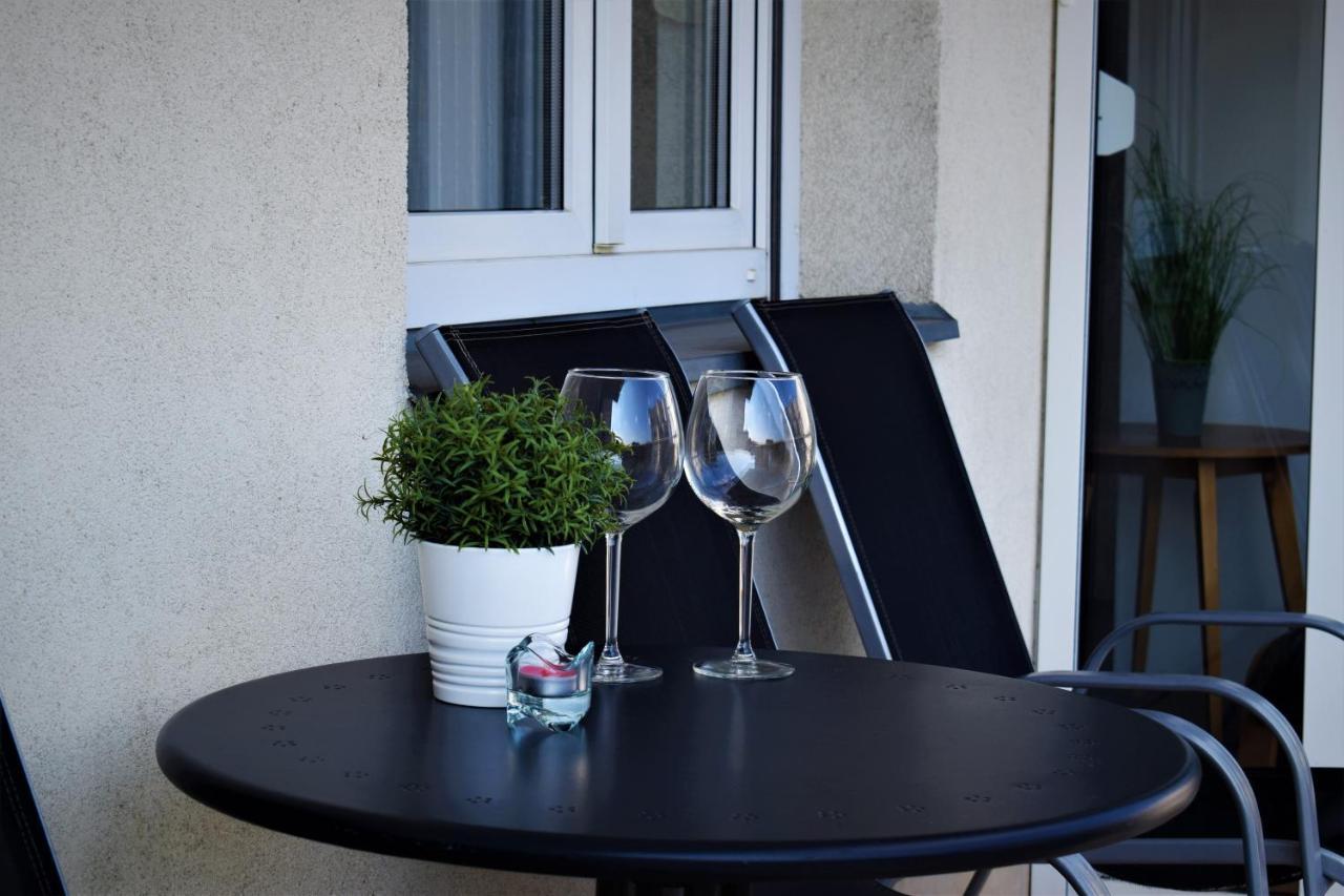 Cosy In Downtown With Free Garage Parking Apartment *