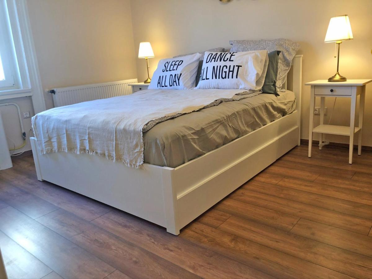Modern Comfort In Historical Apartment *