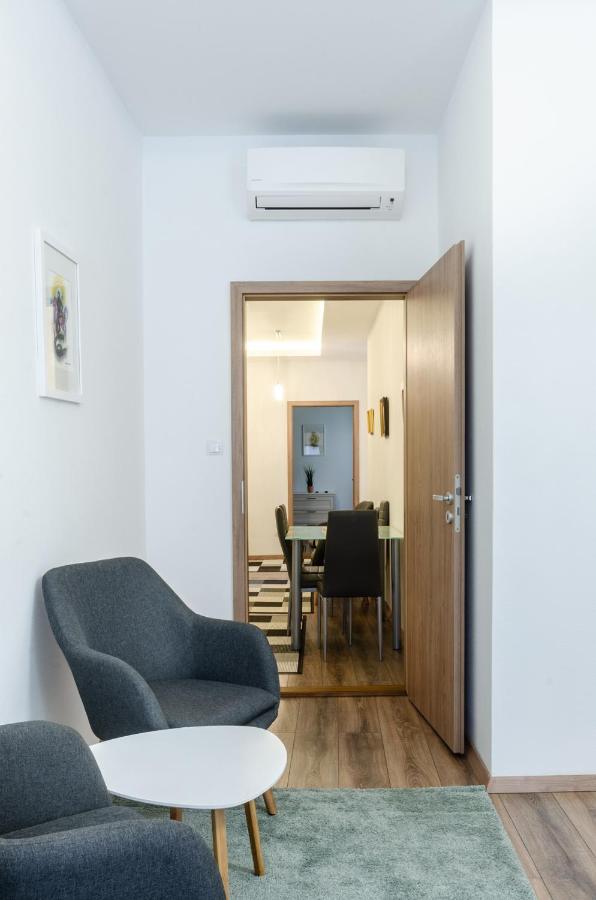 Apartment 3 En Bedroom Flat In The Main Centre For 6ppl, 3bdr,3bthr,ac