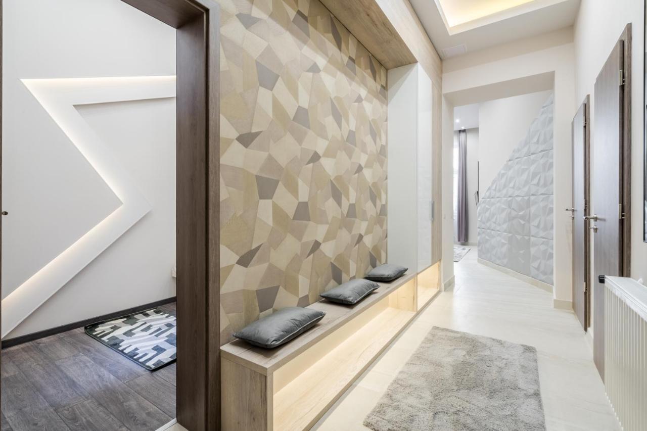 Central Comfort Suite For 6 By Oktogon *