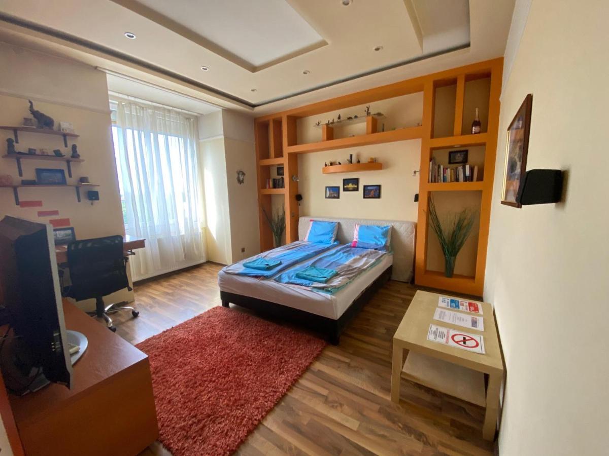 Lovely Heroes' Square Apartment *