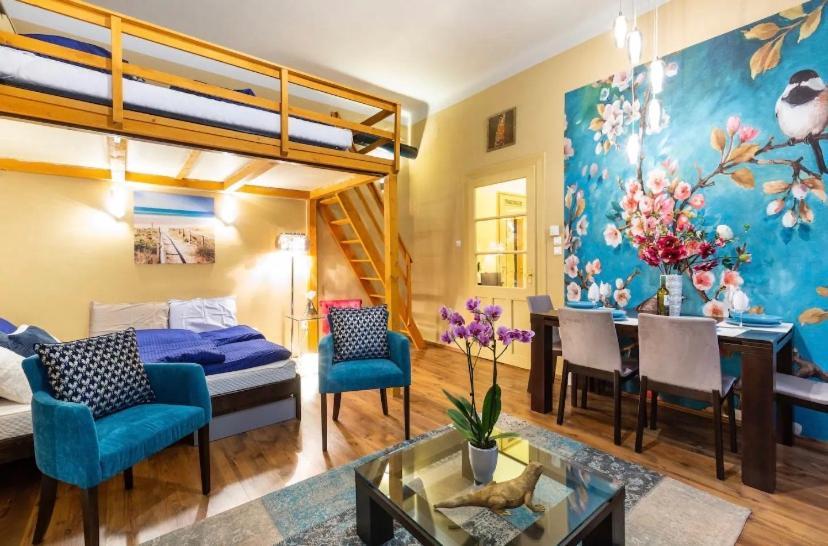 Apartment Cherry Blossom Designer In The Center With Free Parking