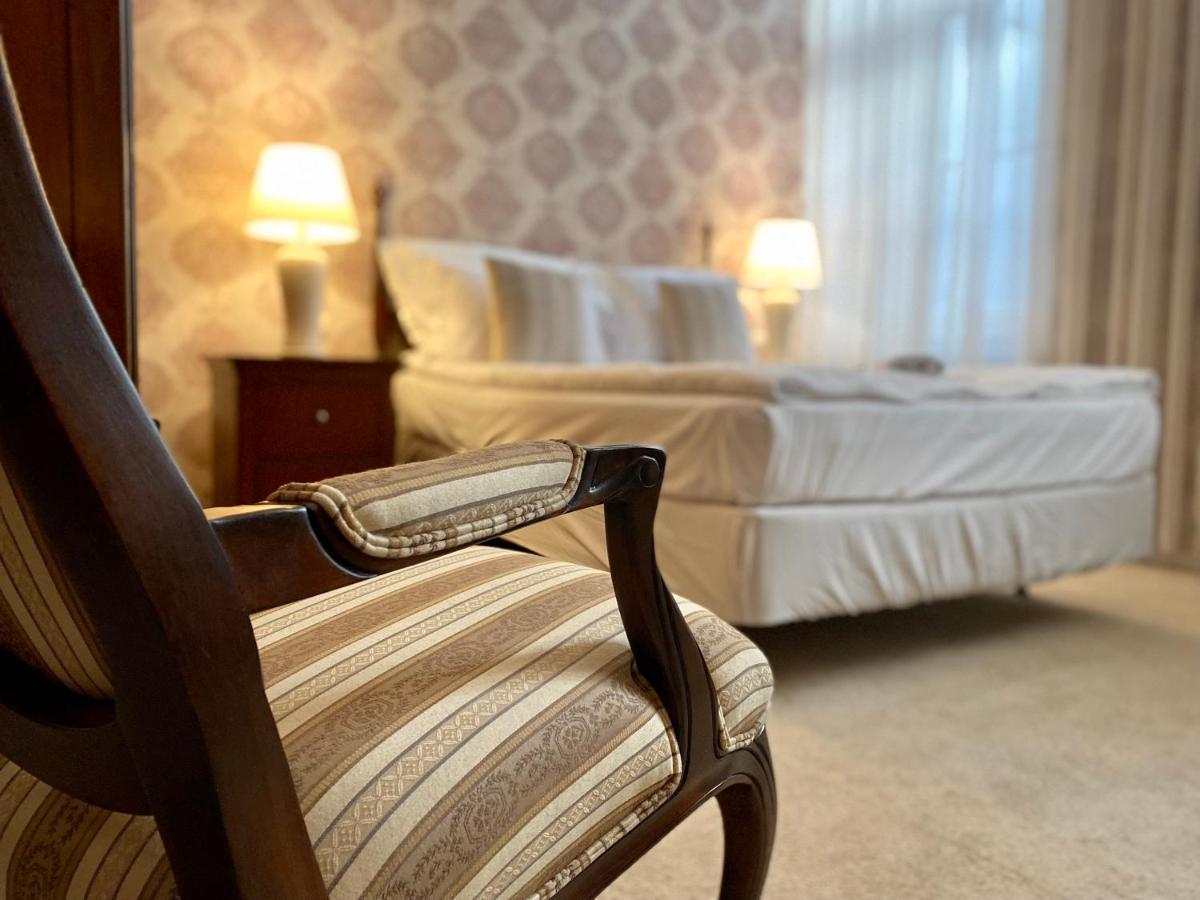 Opera16 Guestrooms Penzión pre hostí