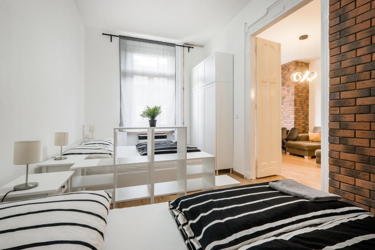 Jacuzzi And Privacy With 2 Balconies And Free Garage Apartmán *