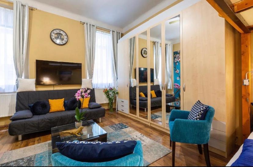Apartment Cherry Blossom Designer In The Center With Free Parking
