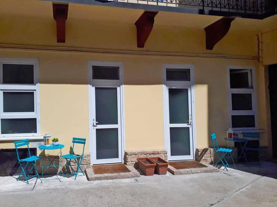 Apartment Modern Stylish 2 Bedroom *
