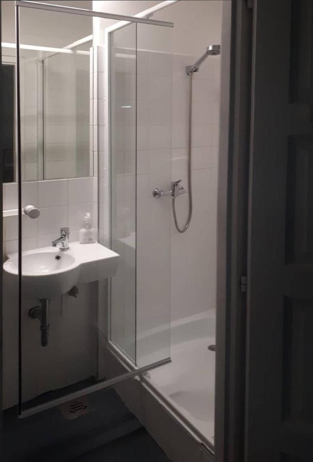 Modern Stylish 2 Bedroom *