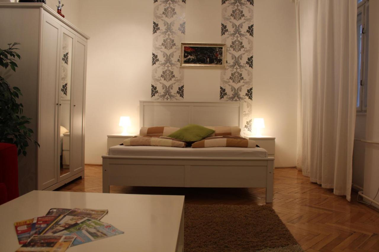 Apartment Fashion Street Boutique *