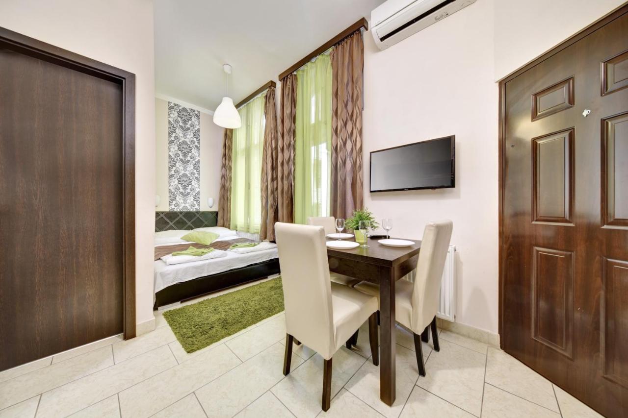 Apartment Fashion Street Boutique *