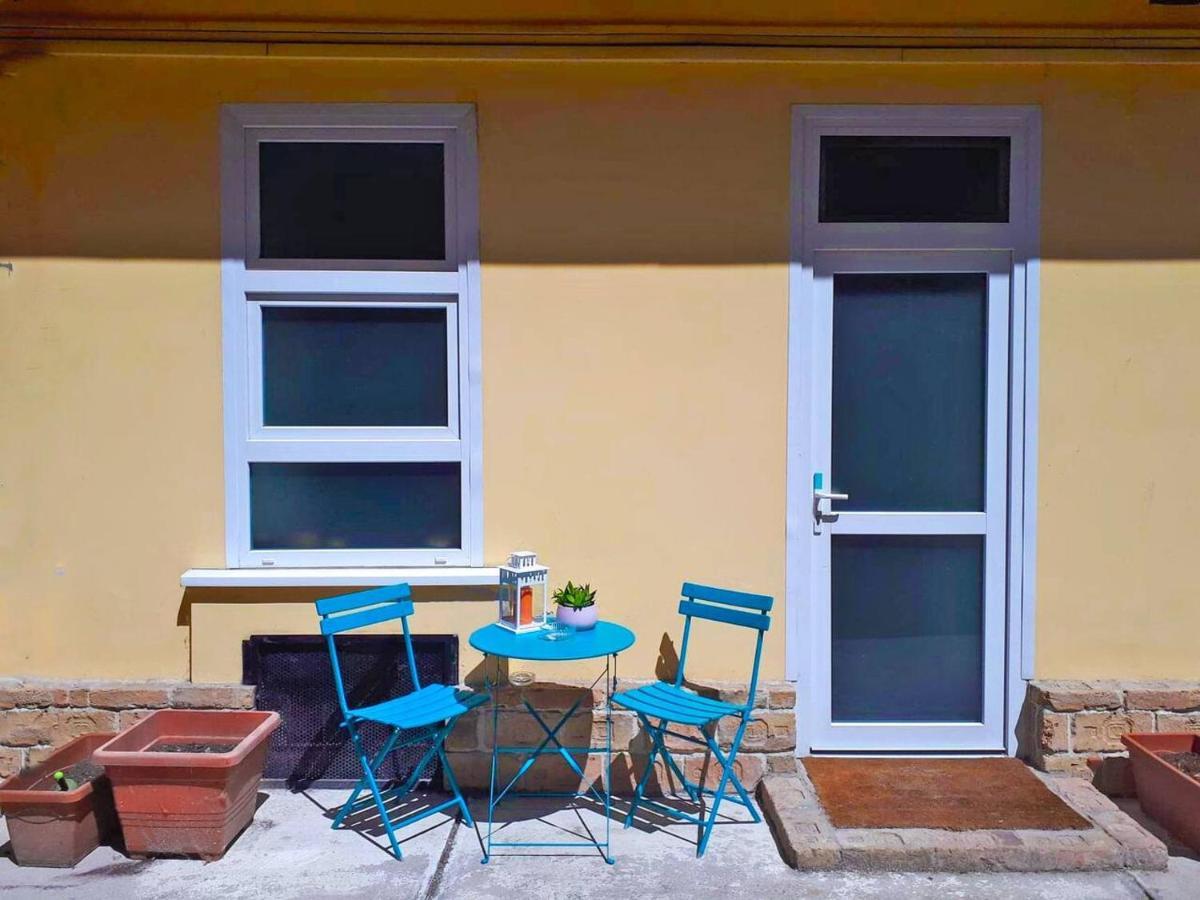 Apartment Modern Stylish 2 Bedroom *