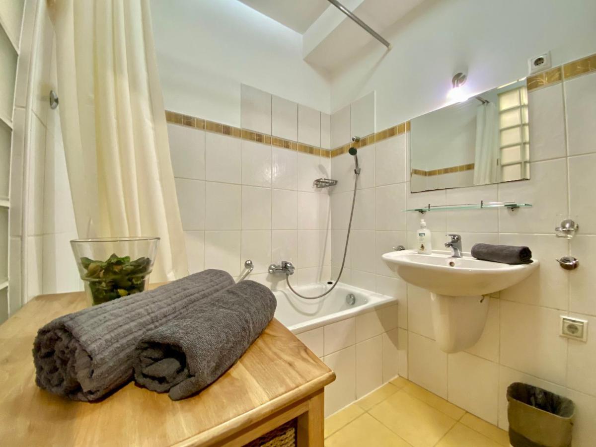 Downtown Vibe-kiraly Ii Apts W Private Balcony