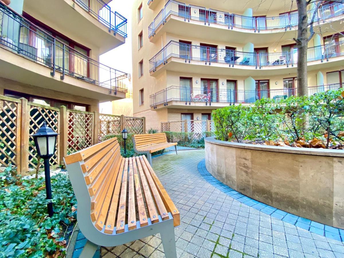 Apartment Downtown Vibe-kiraly Ii Apts W Private Balcony