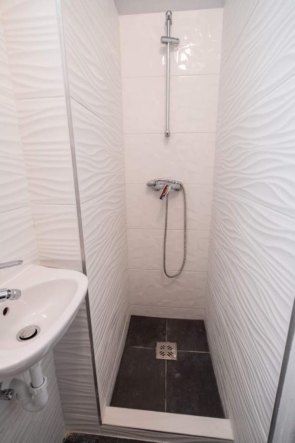 V6 By Small Apartman *