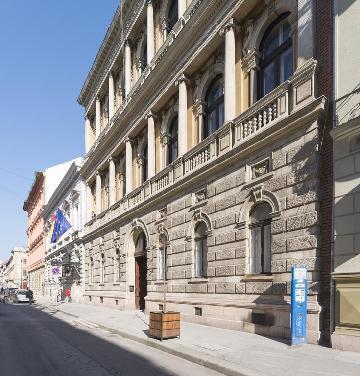House Octogon Apartmanhotel