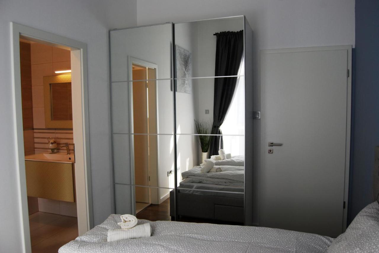 Luxurious With Balconies In Downtown Bp Apartamento Budapest